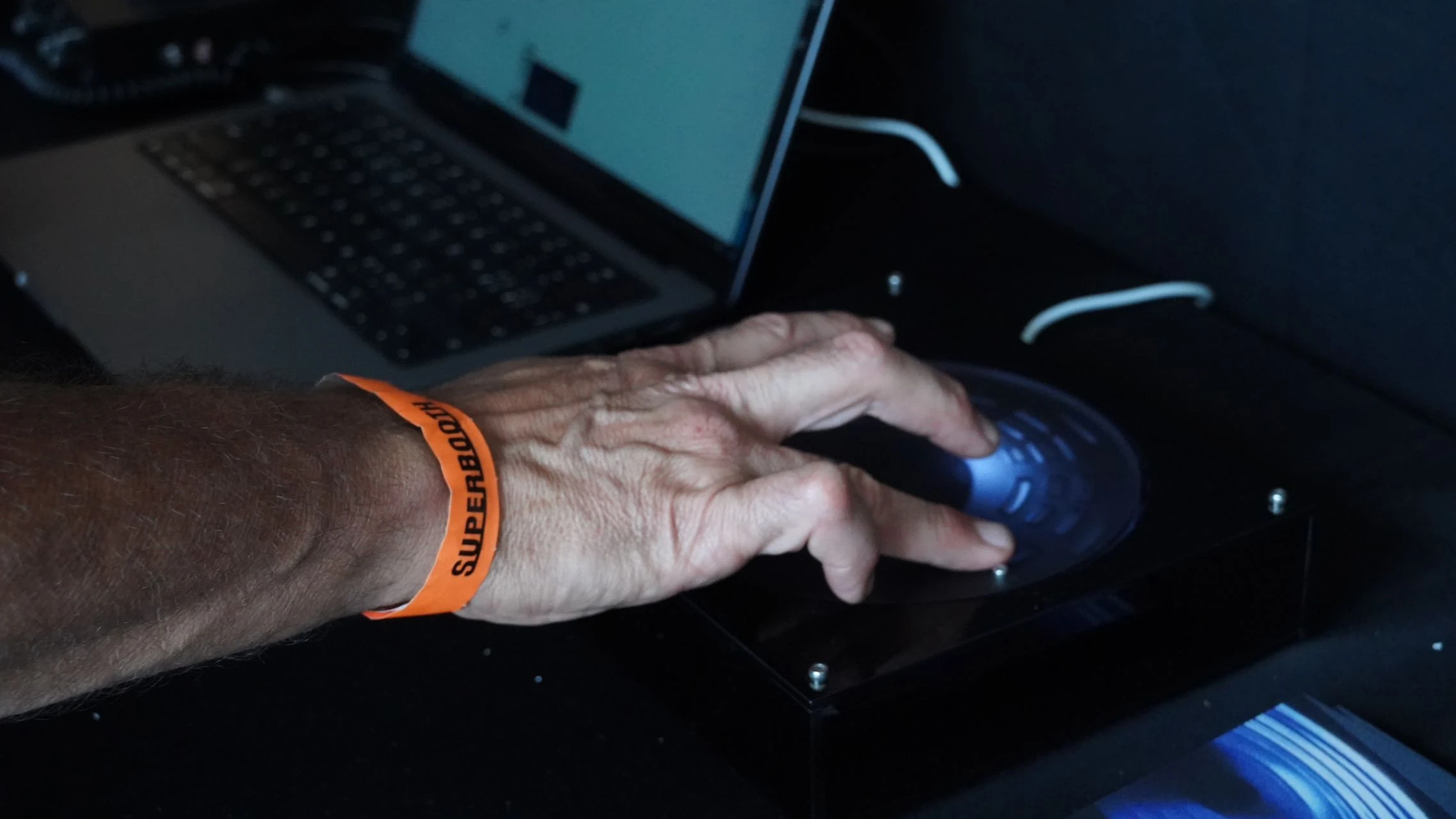Hum Doom — live interaction close-up